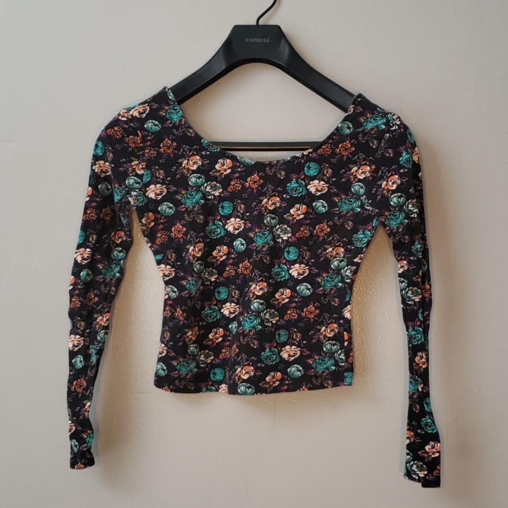 Long Sleeved Floral Crop Top